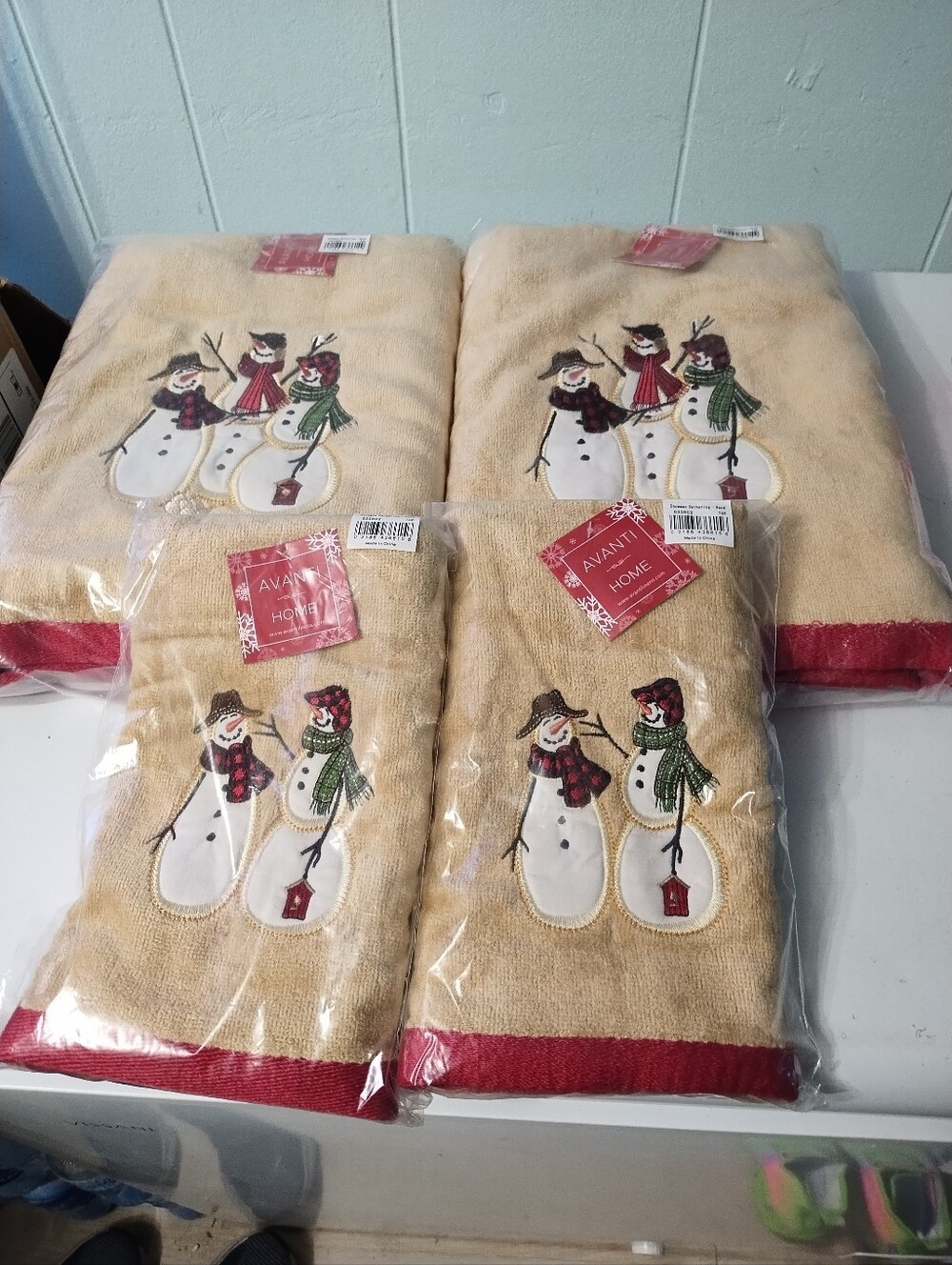NWT Avanti Beige Holiday Snowman (2) Bath Towels And (2) Hand Towels